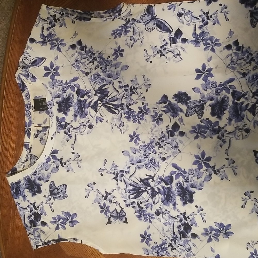 Blue and white medium top